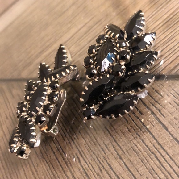 Vintage Black Glass Rhinestone Cluster Clip Earrings - Picture 4 of 15